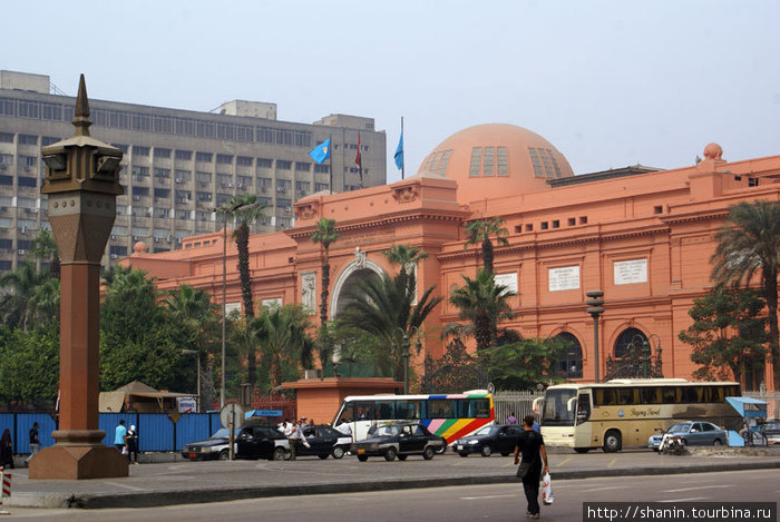 Египетский музей на площади Тахрир. Все самые ценные находки свозят именно сюда! Каир, Египет