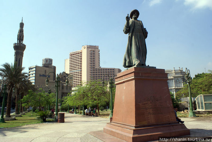 Памятник на площади Тахрир Каир, Египет