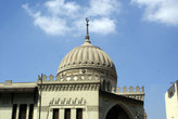 Купол мечети на крыше жилого дома