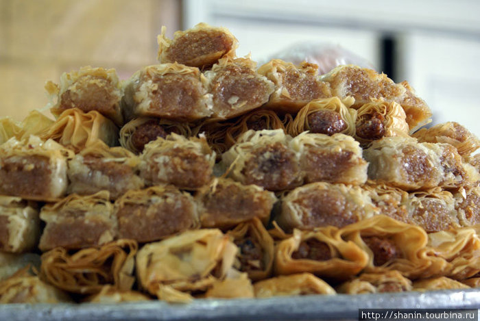 Традиционные восточные сладости Каир, Египет