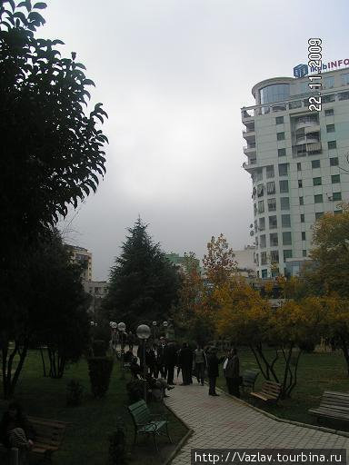 Сквер в центре Тирана, Албания