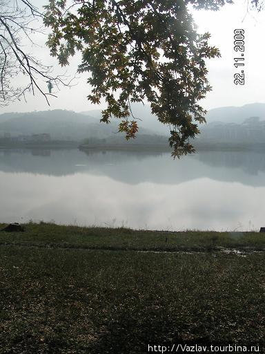 У воды Тирана, Албания