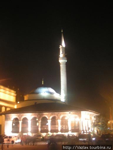 Мечеть досугу не помеха Тирана, Албания