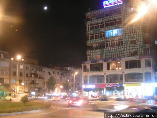 Оживление торговой площади Тирана, Албания