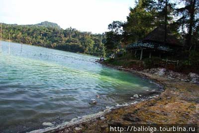 вулканическое озеро Линоу Сулавеси, Индонезия