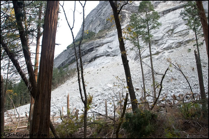 Обвал, произошедший тут в марте этого года Йосемити Национальный Парк, CША