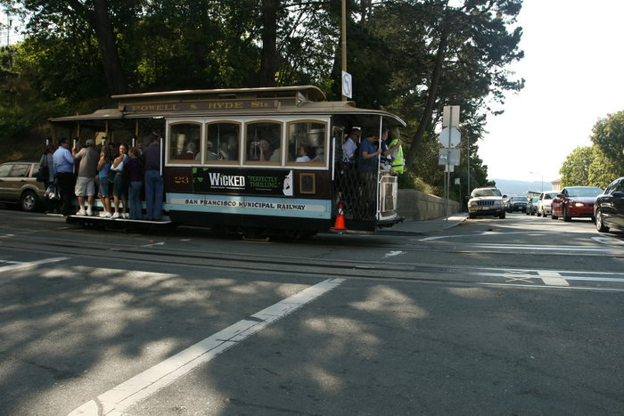 Там же проходит и главная трамвайная магистраль города Сан-Франциско, CША