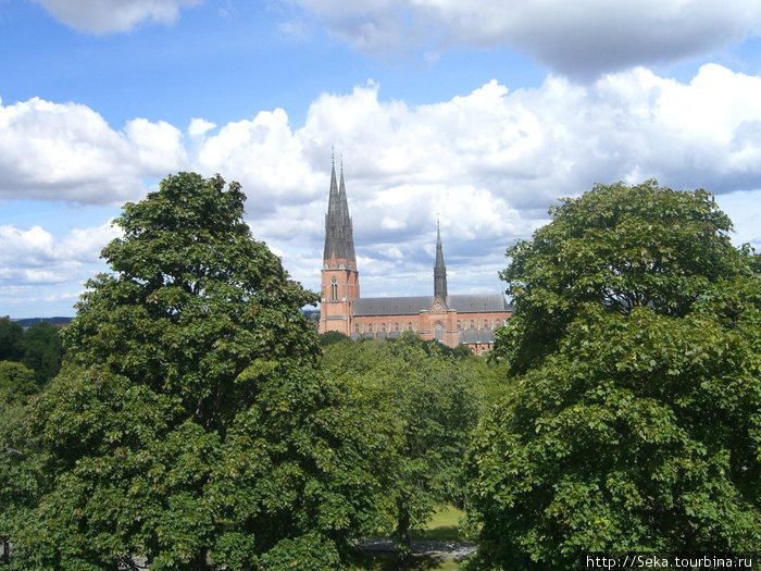 Вид на Кафедральный собор Уппсала, Швеция