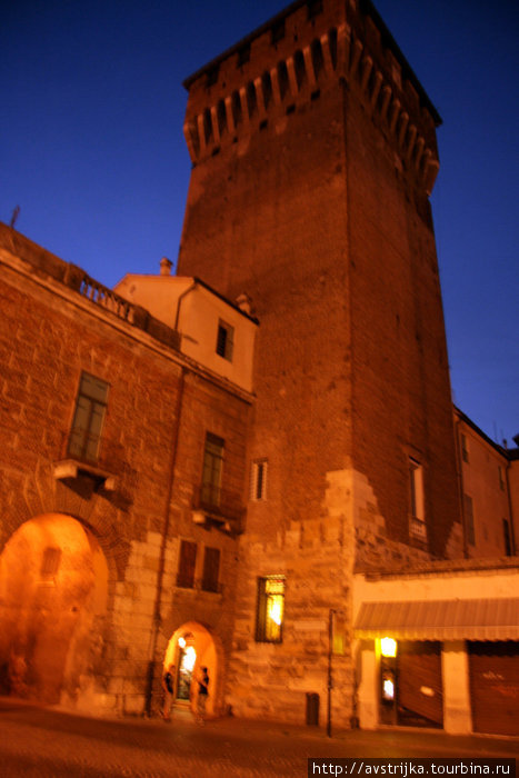 Виченца ночью Виченца, Италия