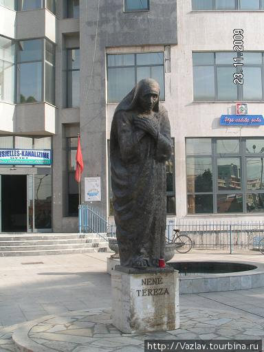 Памятник Мать Тереза Шкодер, Албания