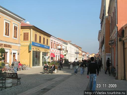 Показательная улица Шкодер, Албания