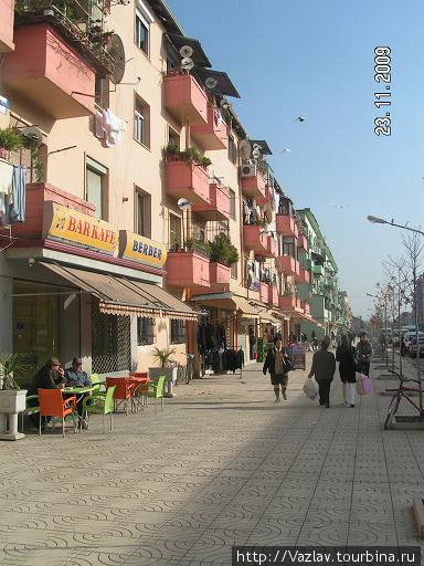 По главной улице Шкодер, Албания