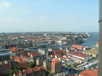 Фрагмент Кристиансхавна, и, через гавань, центр города