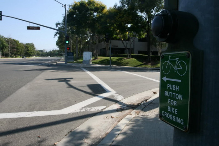 Если вы едите на велосипеде — это ваша кнопка Штат Калифорния, CША