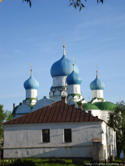 В маленьком городе, где очень много храмов Углич, Россия