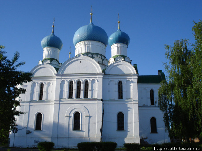 В маленьком городе, где очень много храмов Углич, Россия