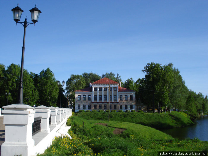 В маленьком городе, где очень много храмов Углич, Россия