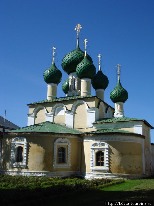 В маленьком городе, где очень много храмов Углич, Россия