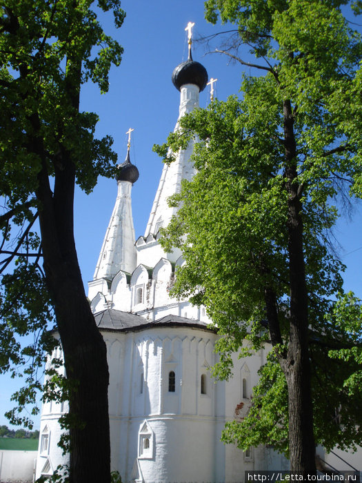 В маленьком городе, где очень много храмов Углич, Россия