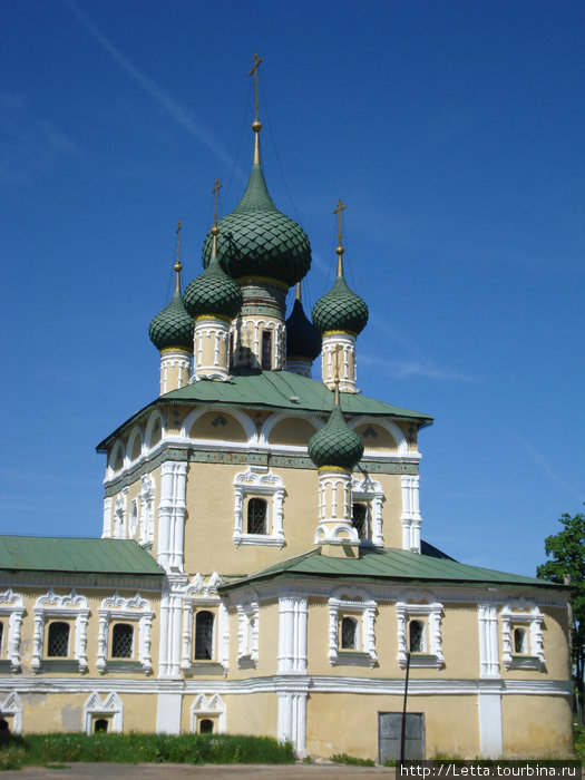 В маленьком городе, где очень много храмов Углич, Россия