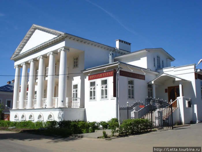 В маленьком городе, где очень много храмов Углич, Россия