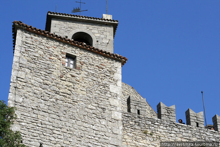 башни и стены Сан-Марино Сан-Марино, Сан-Марино