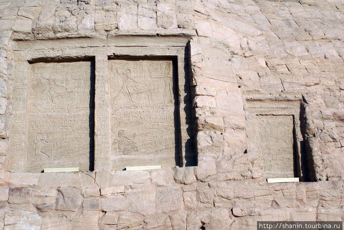 Каменные окна на скале Абу-Симбел, Египет