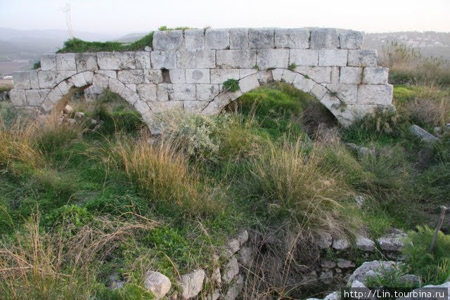 развалины крепости крестоносцев Латрун, Израиль