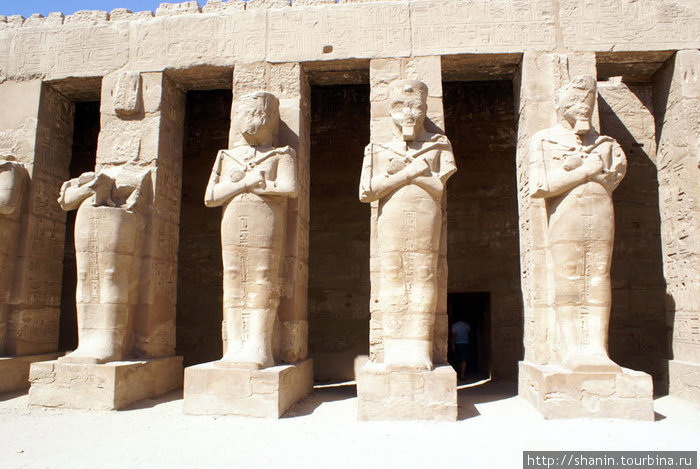 В Карнакском храме Луксор, Египет