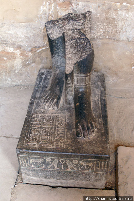 Ноги фараона Луксор, Египет