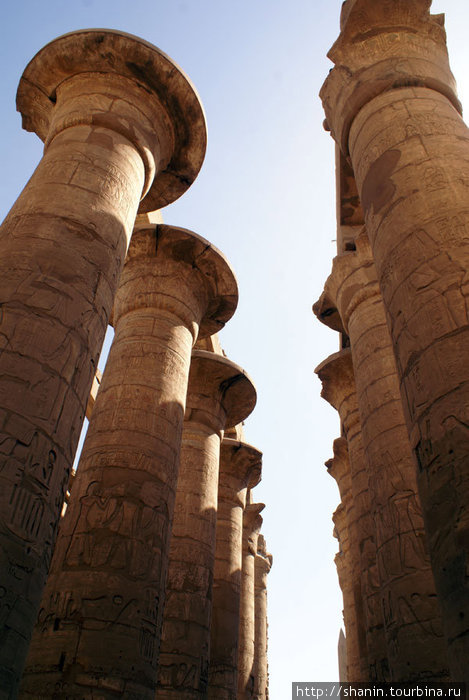 Колонны Карнакского храма поражают своими размерами Луксор, Египет