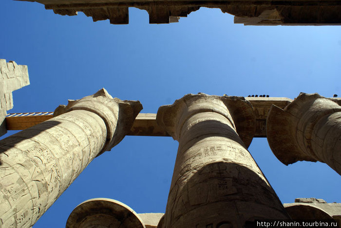 Колонны остались, а крыши нет Луксор, Египет