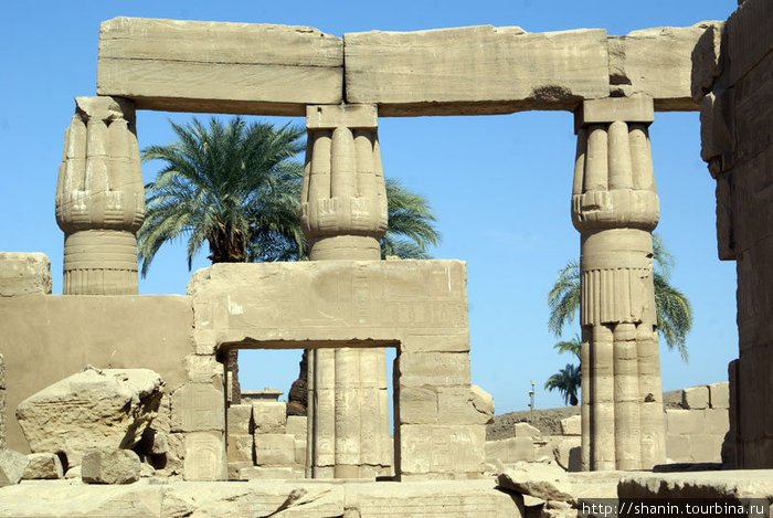 Колонны и балки перекрытий Луксор, Египет