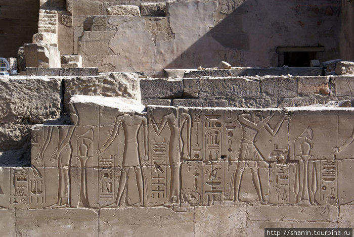 Рисунки на стене Луксорского храма Луксор, Египет