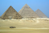 Пирамиды в пустыне возле Гизы