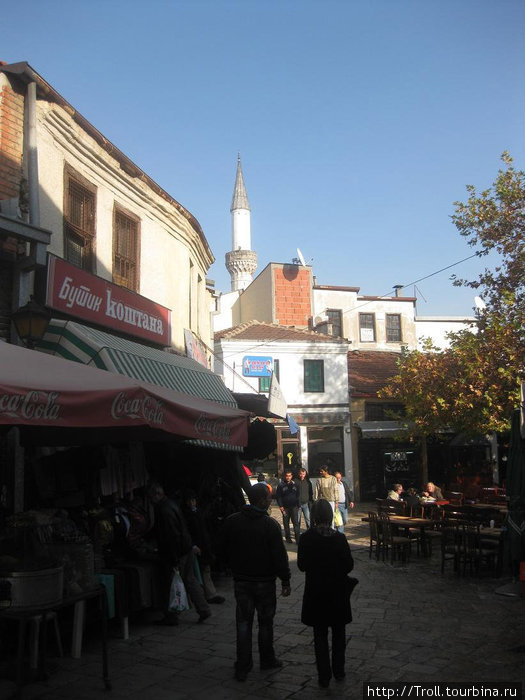 Очень похоже на Монмартр, но победнее и с мечетью Скопье, Северная Македония