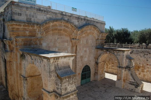 Золотые вотора-старейшие ворота Иерусалима, именно через них должен въехать в Иерусалим Мессия. Иерусалим, Израиль