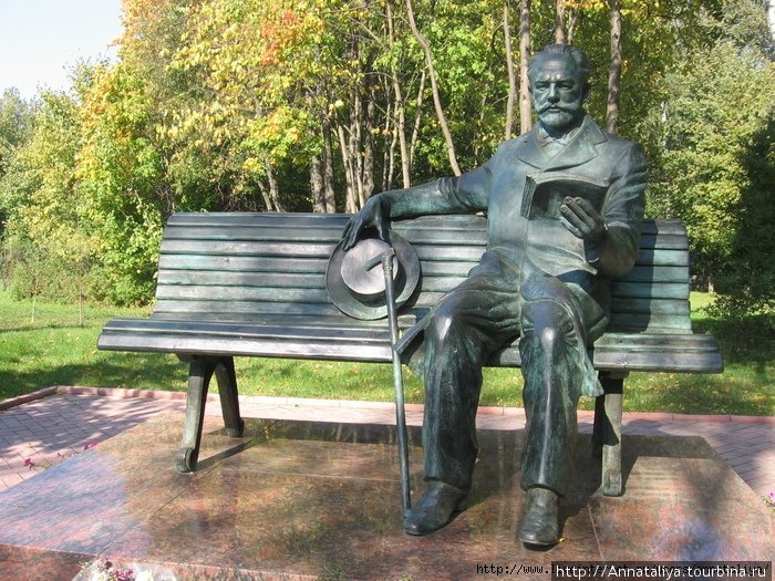 Памятник Чайковскому в парке Клин, Россия