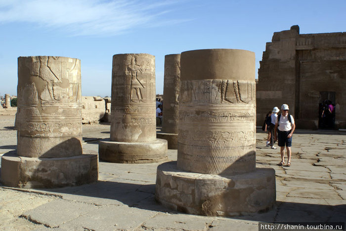 Колонны с рисунками Ком-Омбо, Египет