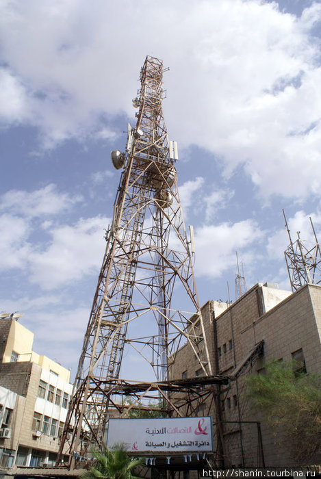 Вышка сотовой связи в Акабе