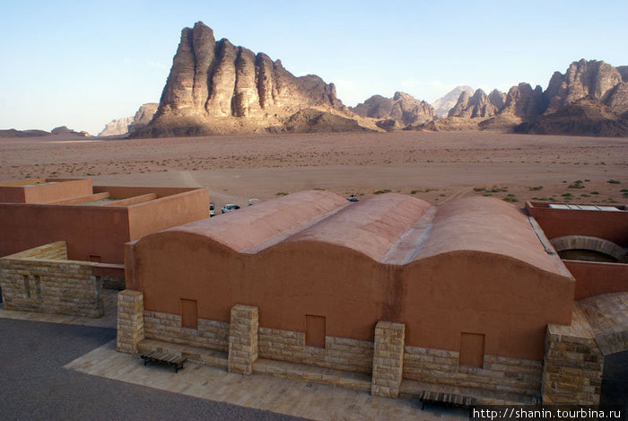 Вид на пустыню из туристического центра Visitor’s center Пустыня Вади Рам, Иордания