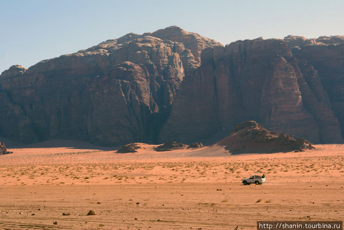 Джип в пустыне Пустыня Вади Рам, Иордания