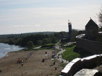 Все в одном — пляж, монумент победе в Великой Отечественной, и старинная крепость