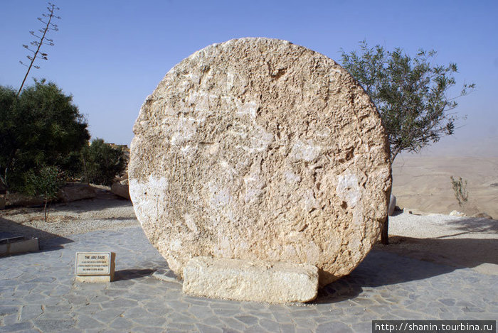 Гигантское каменное колесо Гора Нево́ (710м), Иордания