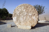 Гигантское каменное колесо