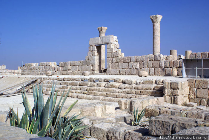 Руины церкви Гора Нево́ (710м), Иордания