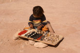 Бедуинка торгует сувенирами