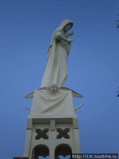 Дева Мария стоящая на Ковчеге Завета Абу-Гош, Израиль