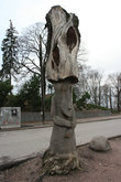 необычная скульптура из дерева