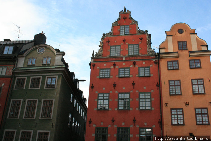 разноцветные дома на площади в Стокгольме Стокгольм, Швеция